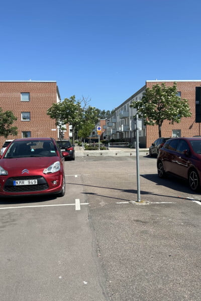 Var tar bilen vägen i en förtätad struktur?