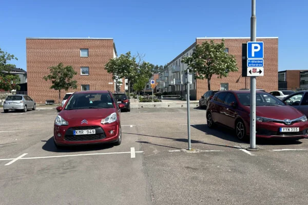 Var tar bilen vägen i en förtätad struktur?